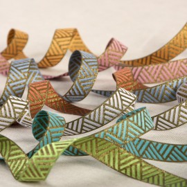 Geometrical metal ribbon
