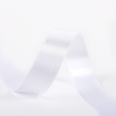 Ruban satin blanc 100% polyester. Largeurs 22, 28 ou 33 mm (100 mètres)