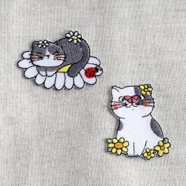 S MOTIF CAT WITH FLOWERS