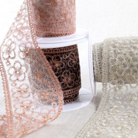 BRODERIE MÉTALLIQUE SUR TULLE