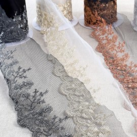 BRODERIE MÉTALLIQUE SUR TULLE