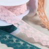 Mat embroidered little fl owers tulle