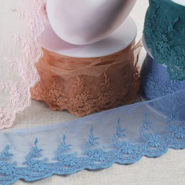 MAT SCALLOPED EMBROIDERED FLOWERS TULLE