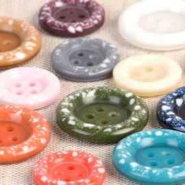 RECYCLED PLASTIC BUTTONS