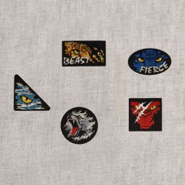 M motif animal eyes