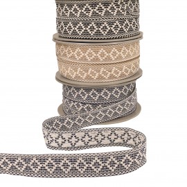 Bicolor diamond-shaped trim