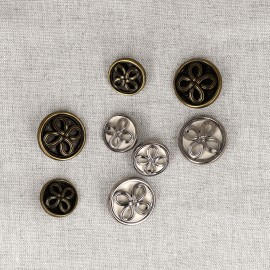 Bottone metallico-fiore
