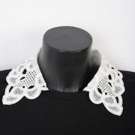 LACE COLLAR