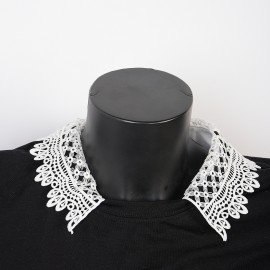 LACE COLLAR